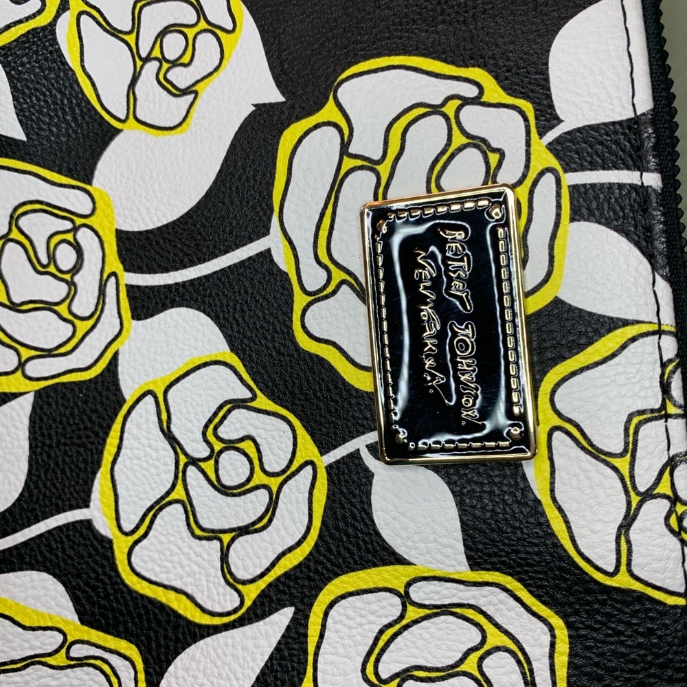 Betsy Wristlet
